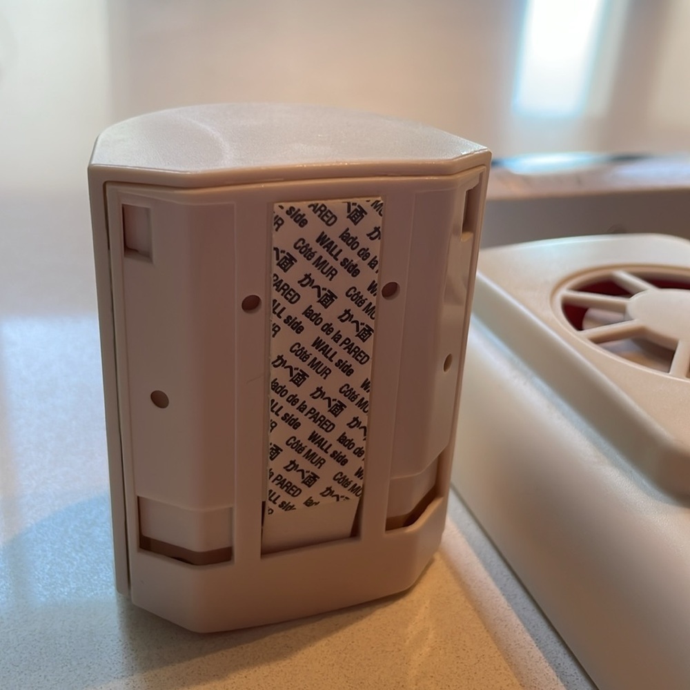SimpliSafe Security Bundle: Siren, Motion and Entry Compatible w/ Orig. System - Picture 6 of 7